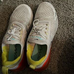 White Nike Airmax 270s SZ10